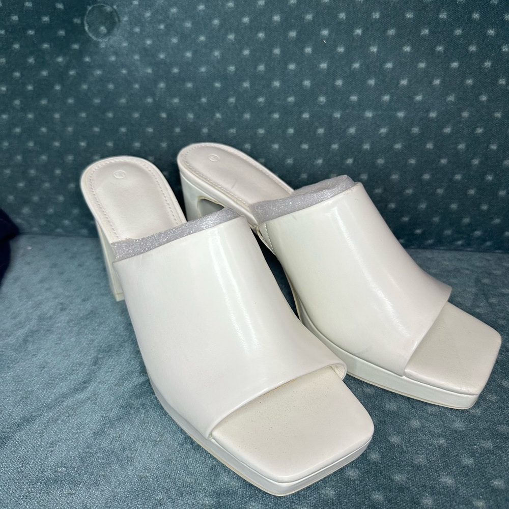 White Chunky Heel Mules with Square Toe